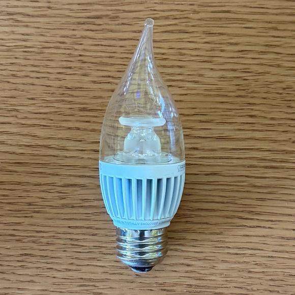 Feit Electric - LED Bulb - Clear Flame Tip - Picture 2 of 2
